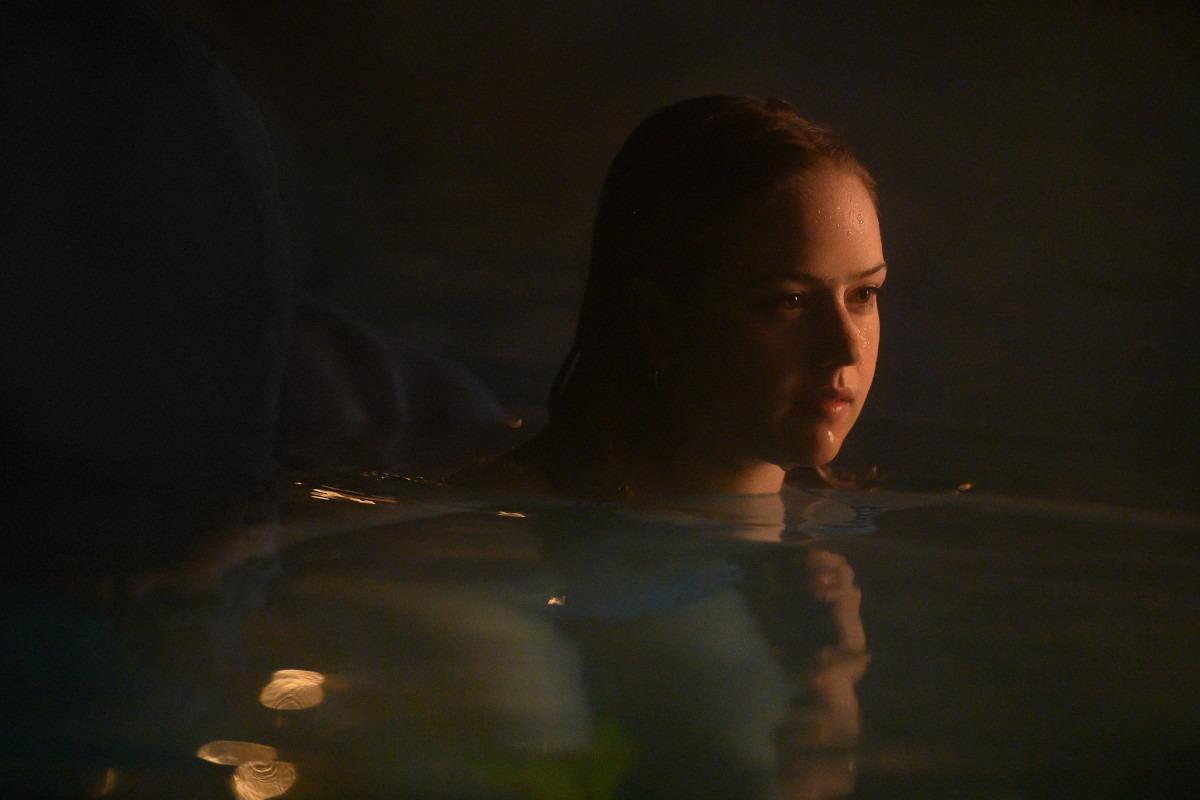 Amélie Hoeferle as Izzy Waller in Night Swim, written and directed by Bryce McGuire.